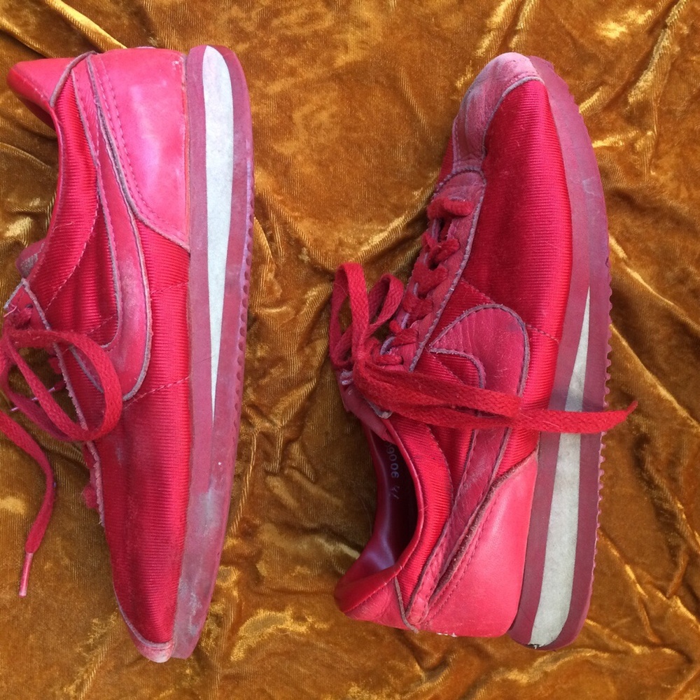1980s SATIN NIKE SNEAKERS CHERRY RED 🍒