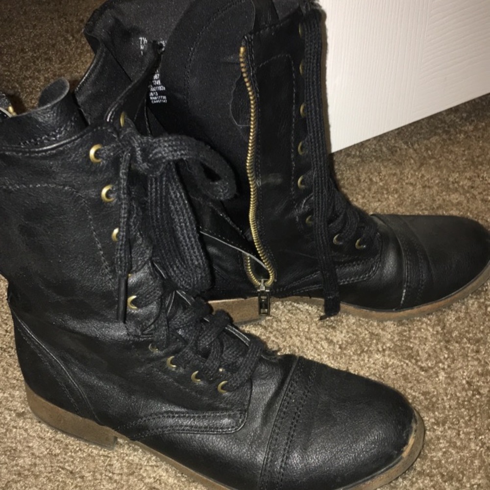 Combat boots