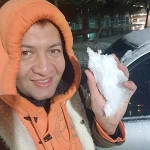 Meet your Posher, Javier