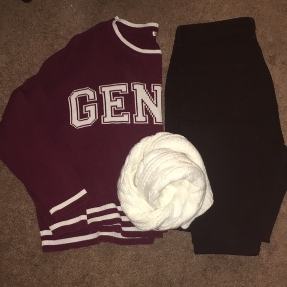 GENIUS Cropped Sweater - Picture 2 of 3