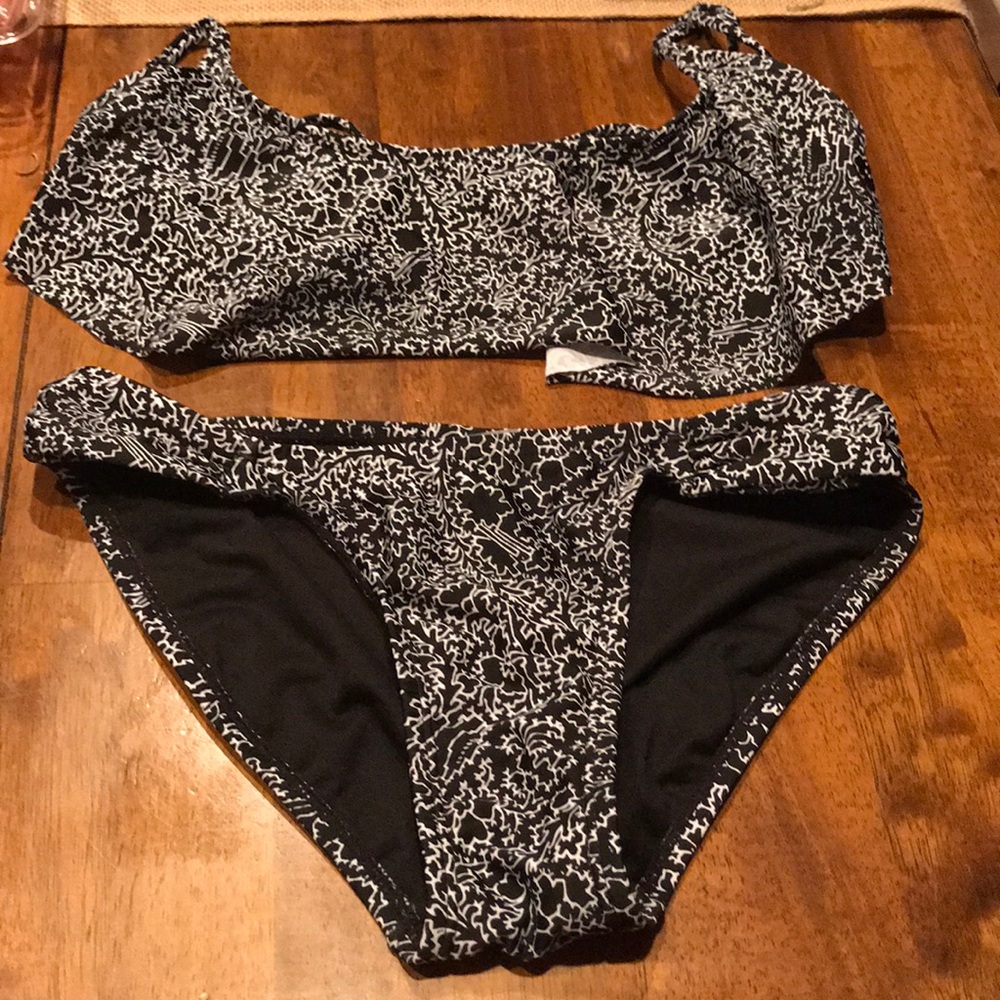 Black and white bikini set
