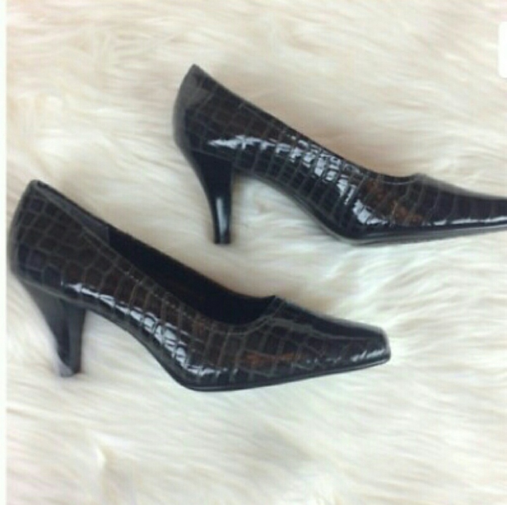 Aerosoles Black Croc Pattern Pumps