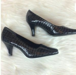 Aerosoles Black Croc Pattern Pumps