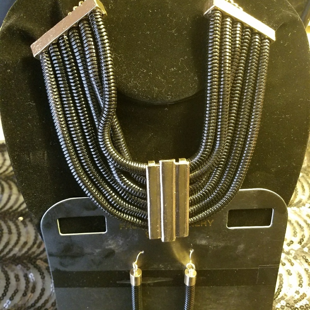 A beautiful large powerful necklace.