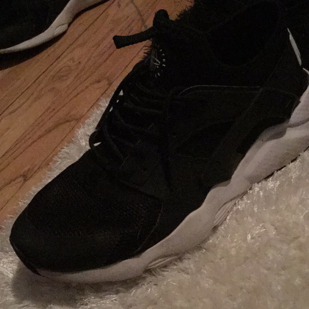 Nike Huarches size 7