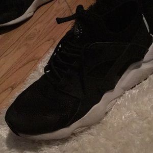 Nike Huarches size 7