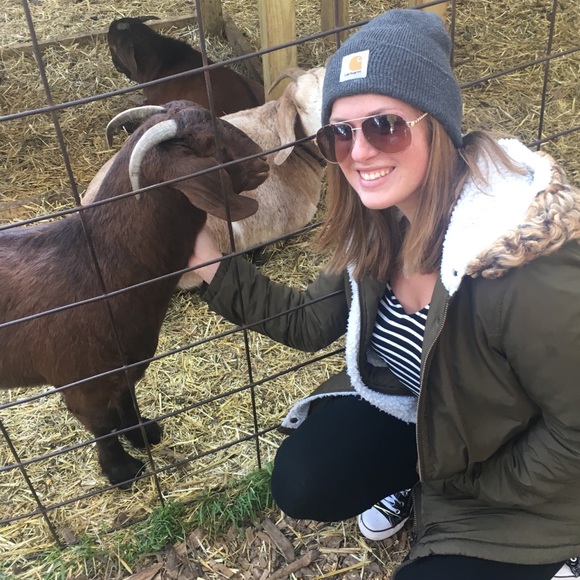 Meet your Posher, Liz - Picture 1 of 1