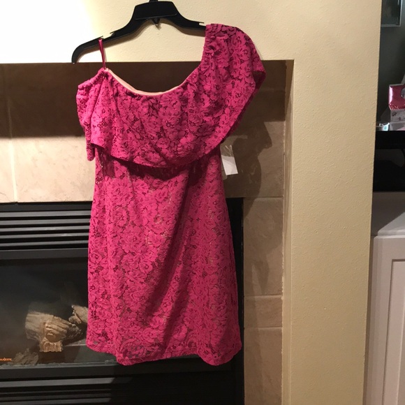 Super cute one should lace dress - Picture 2 of 6