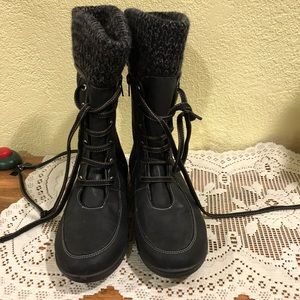 Black boots from Jeans brand