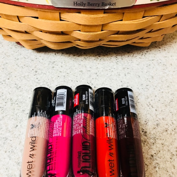 Wet n Wild Lipstick Bundle (5) - Picture 5 of 7