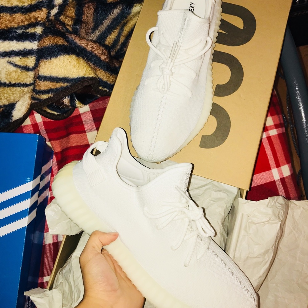 YEEZY BOOST 350 V2