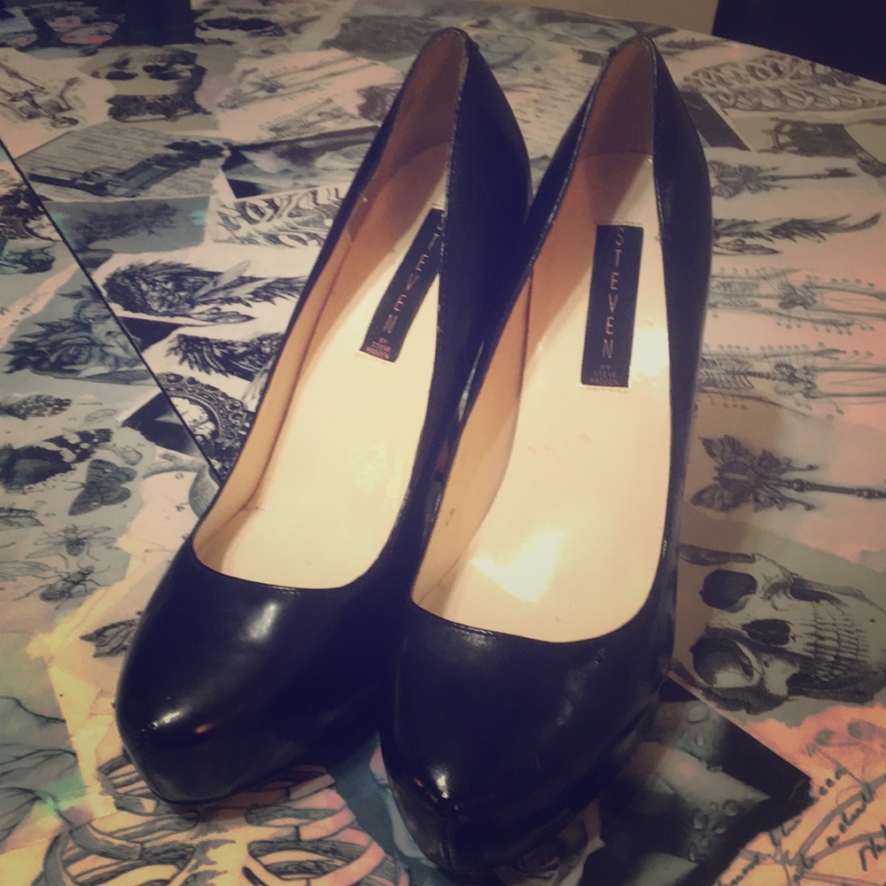 Steven by Steve Madden Black heels