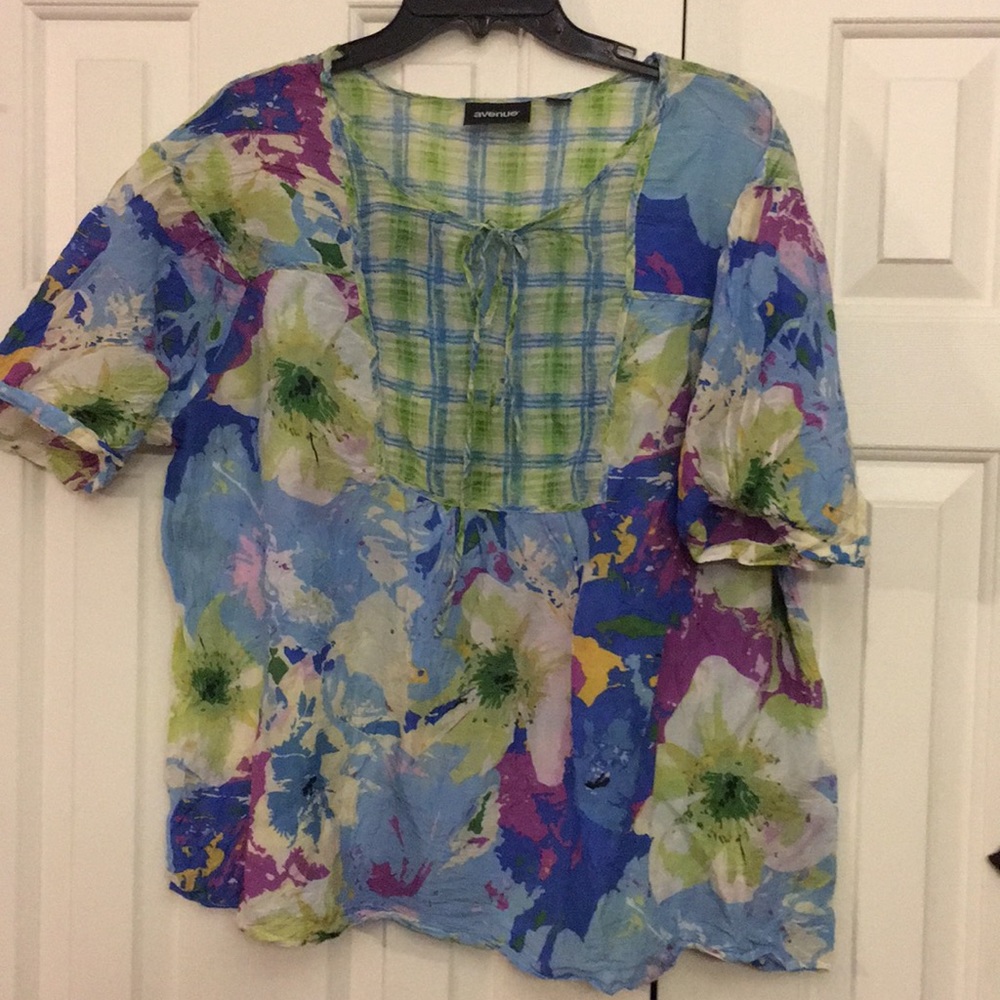 4/$50 Avenue top Blouse 22/24 listed as a22