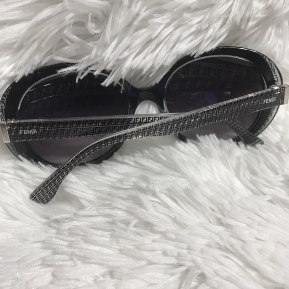 Fendi Sun Glasses 😎 - Picture 3 of 5