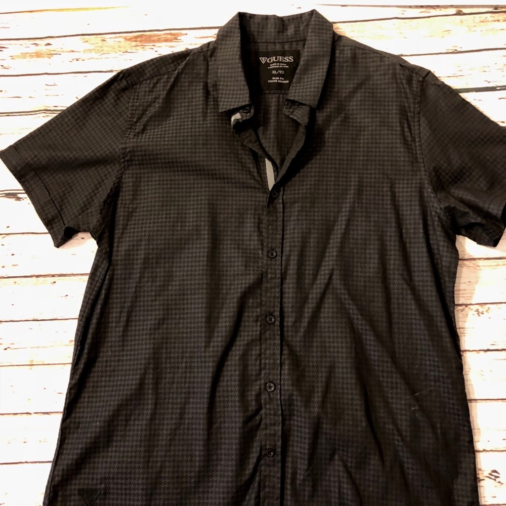 Guess NWT Men’s Short Dress Shirt