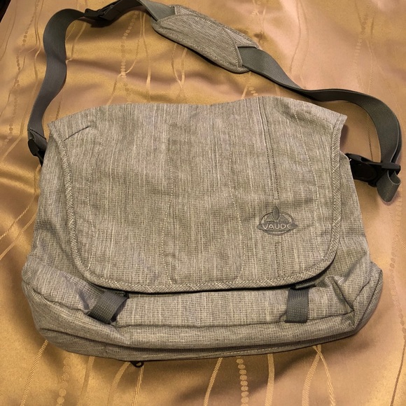 Vaude Other - Vaude Messenger/Laptop Bag