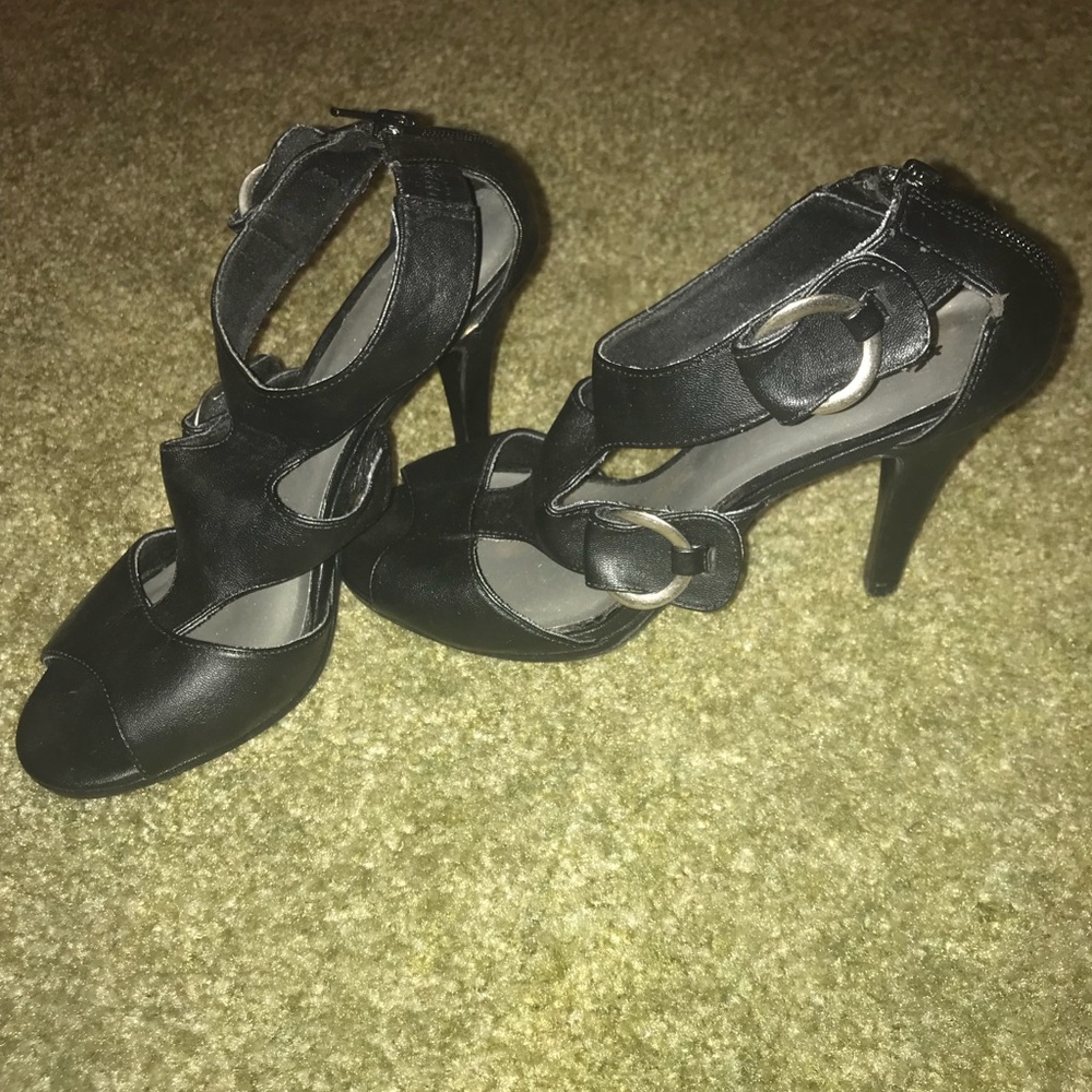 Heels - Picture 2 of 2