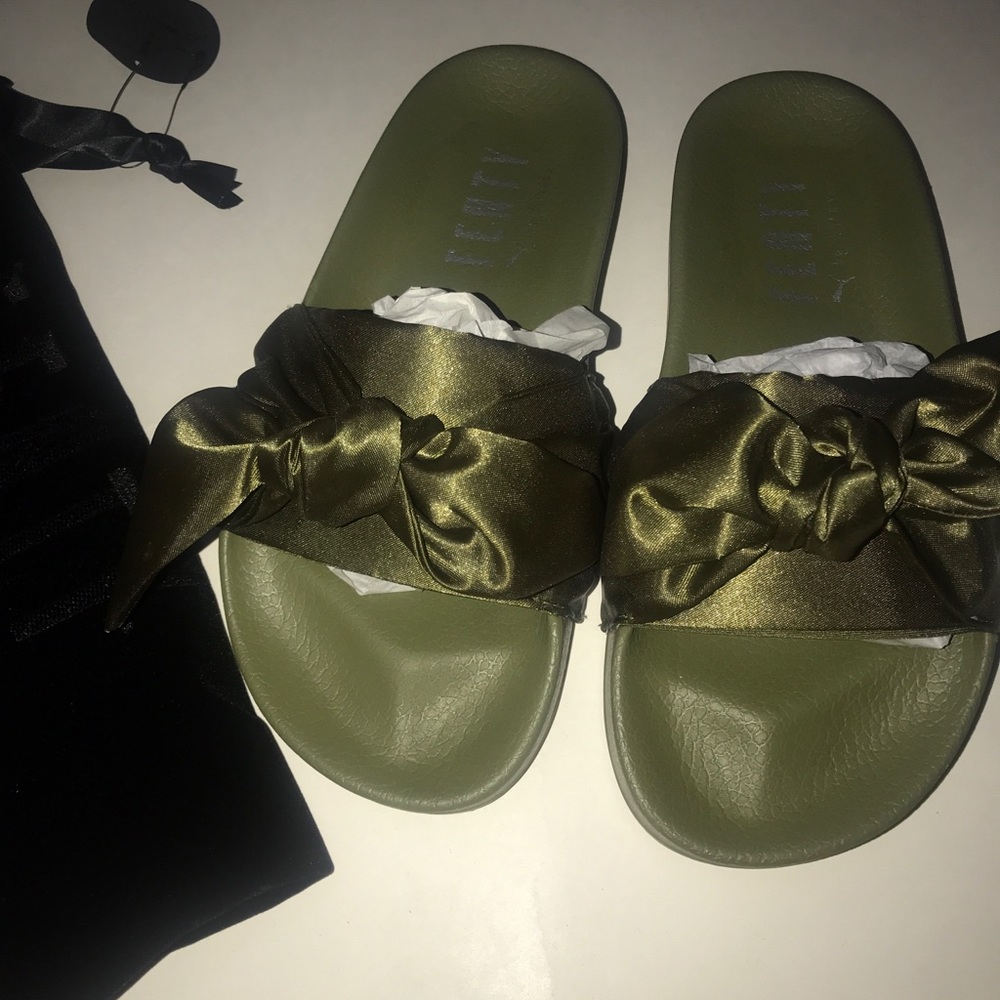 PUMA FENTY BOW SLIDES 5.5 *Authentic