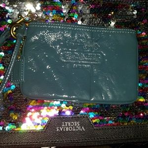 Authentic 💎💎 wristlet has a matching purse