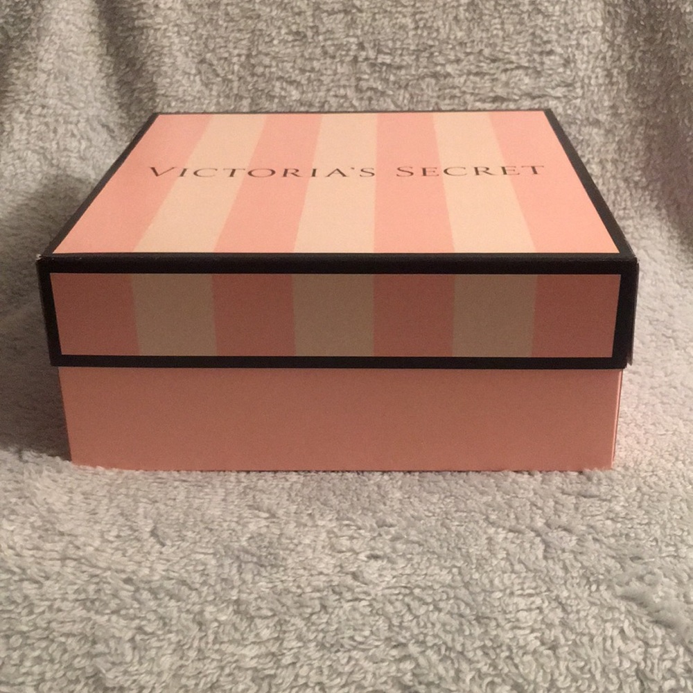 Victoria’s Secret pink goody gift box - Picture 7 of 8