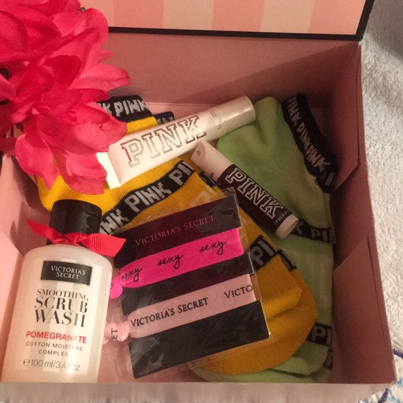 Victoriaâs Secret pink goody gift box - Picture 3 of 8