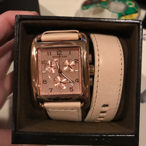 Women's Michael Kors Watch - Picture 2 of 3