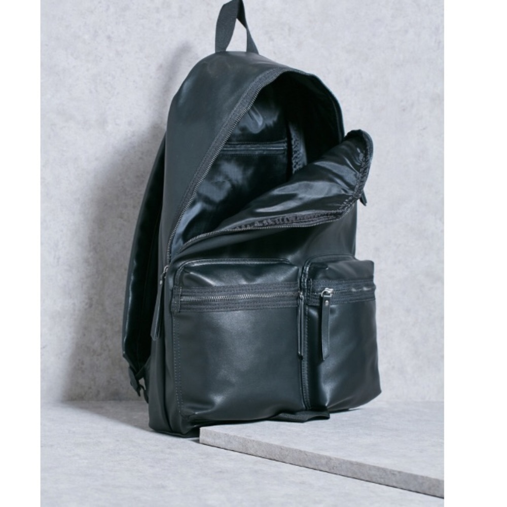 TOPMAN LEATHER LOOK BACKPACK NEW - Picture 4 of 5