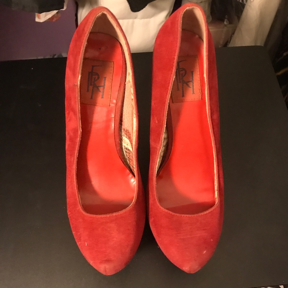 Red pumps