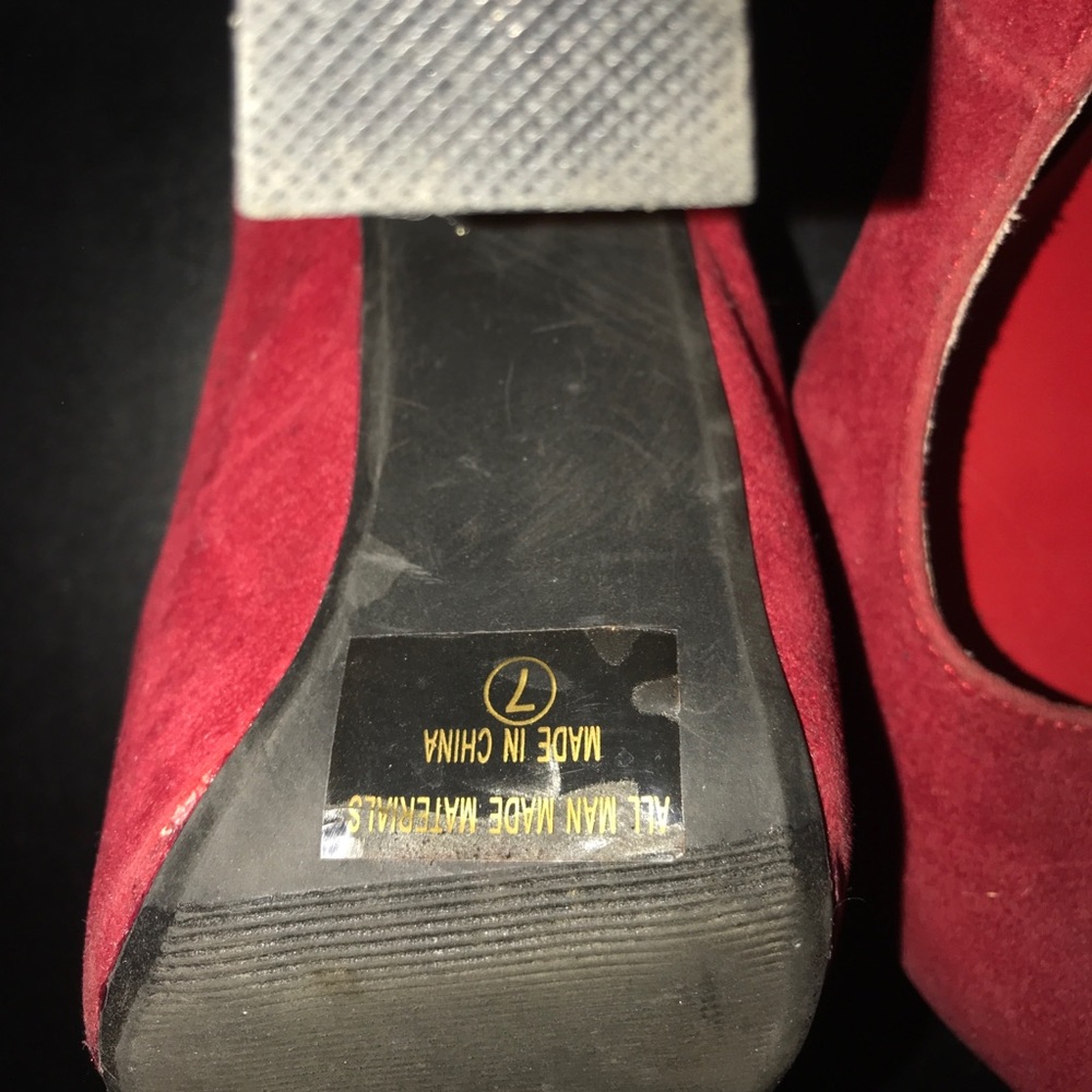 Red pumps - Picture 3 of 4