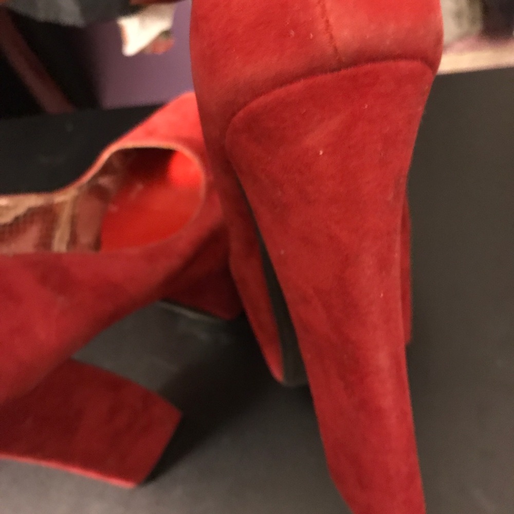 Red pumps - Picture 4 of 4