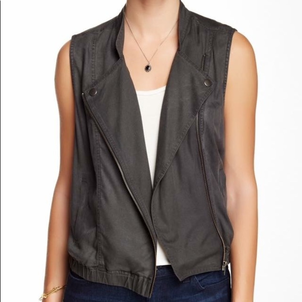 NWT Wild Pearl drapey zip vest--Size Small