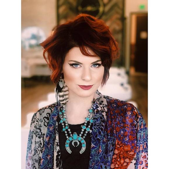 Meet your Posher, Caroline - Picture 1 of 1