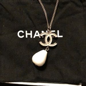 Chanel necklace 💯 authentic
