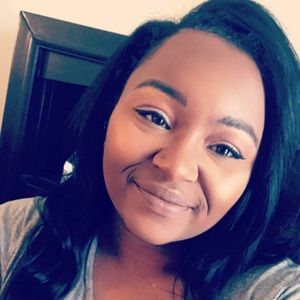 Meet your Posher, Monique