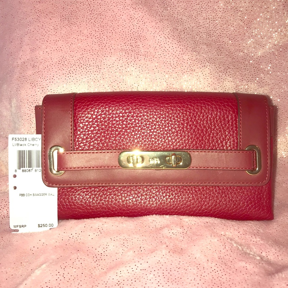 COACH Pebbled Leather Swagger Wallet ❤️