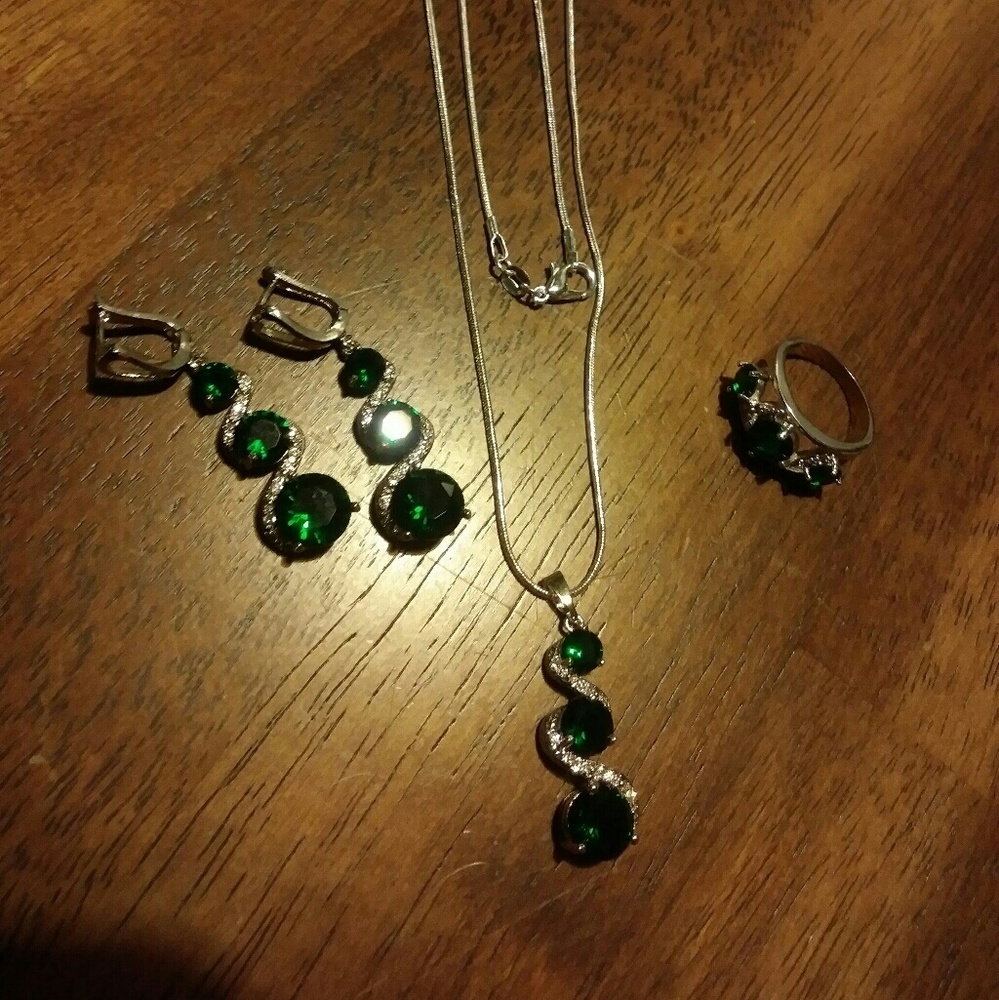 Green and Silver Jewelry Set