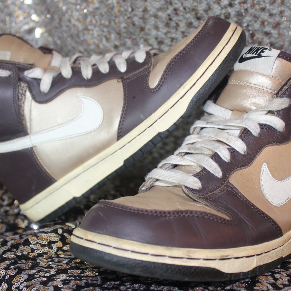 Gold Nike Kicks Size 8.5
