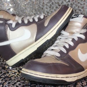 Gold Nike Kicks Size 8.5