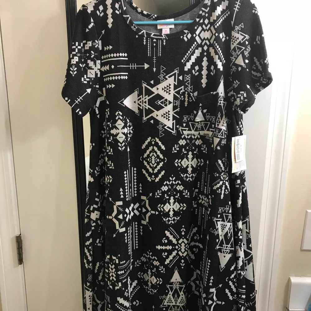 BNWT LuLaRoe Carly Medium Black and White