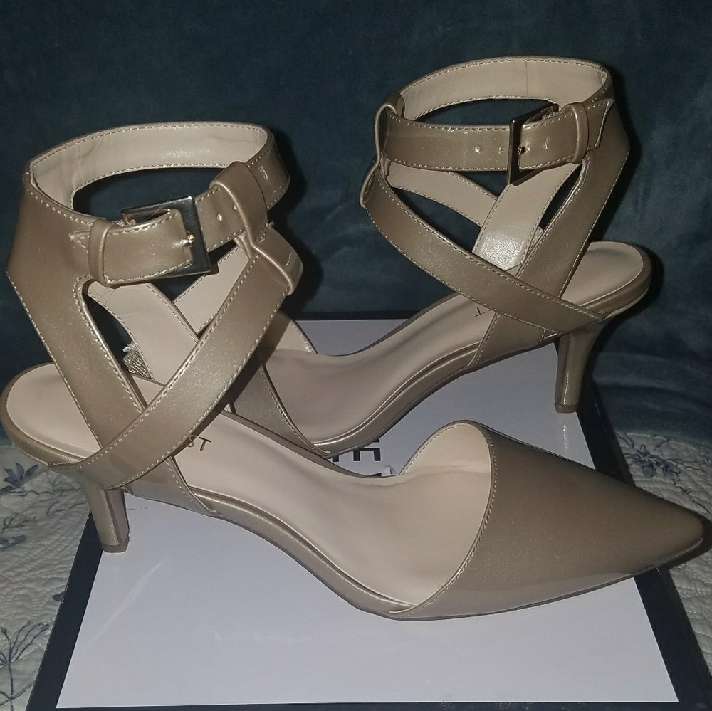 BRAND NEW Nude pointed toe Heels