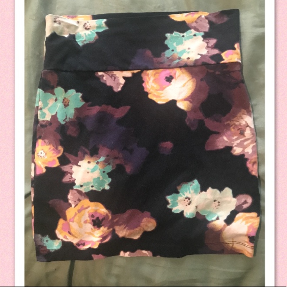 Floral mini skirt