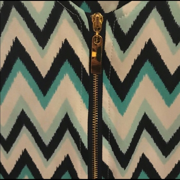 Roz and Ali Chevron Top, half zip - Picture 2 of 2