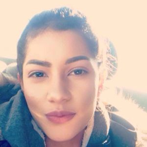 Meet your Posher, Idania