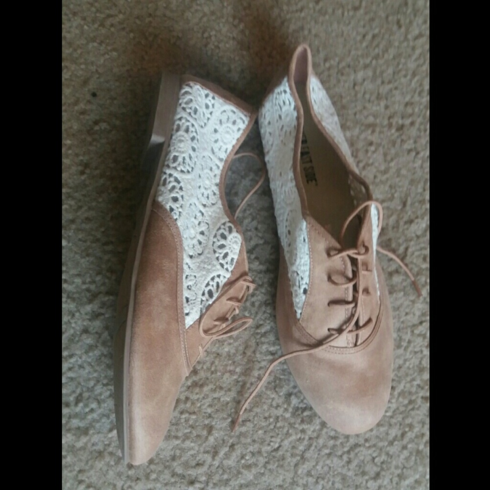 Tan Oxfords.