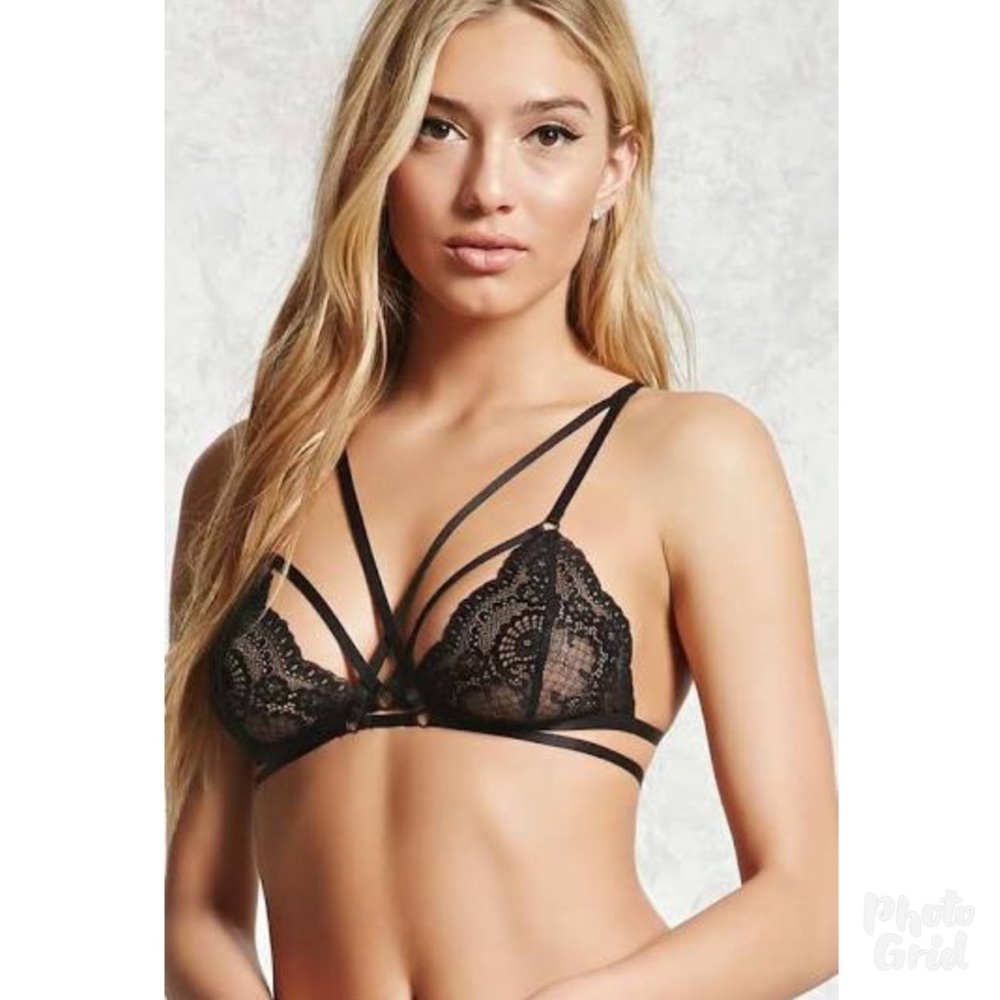 *NWOT!* Strappy Lace Bralette!!