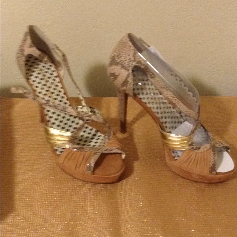 New never worn Jessica Simpson heels
