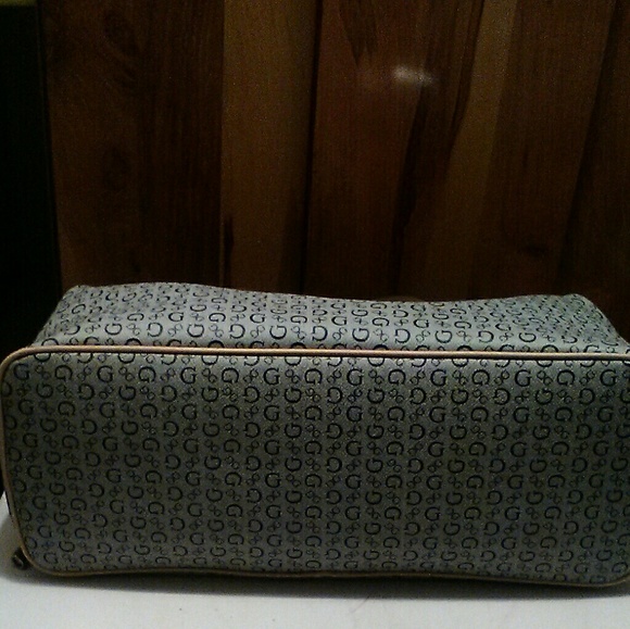Authentic Guess Handbag - Picture 2 of 8