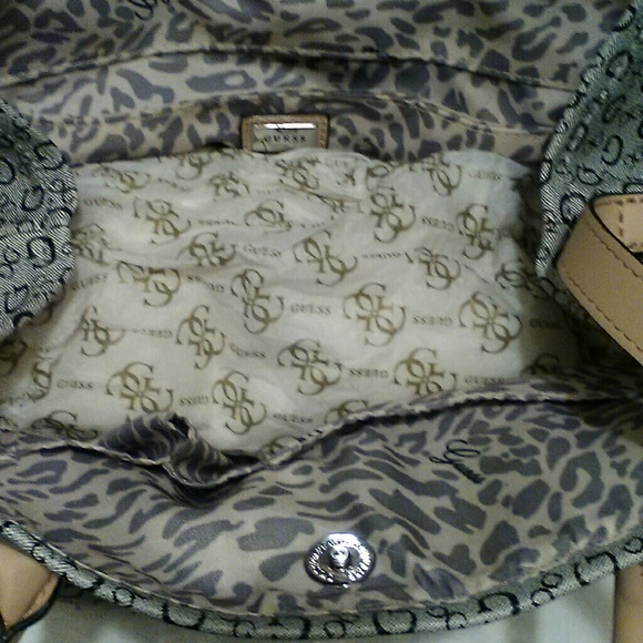 Authentic Guess Handbag - Picture 5 of 8