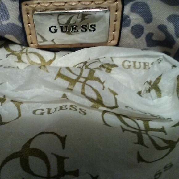 Authentic Guess Handbag - Picture 6 of 8