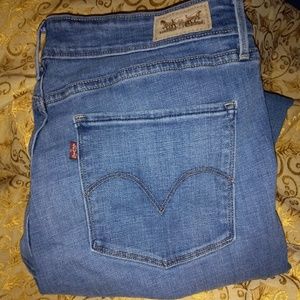 LADIES LEVIS 🎄1 hr sale! Mid-rise stretch skinny